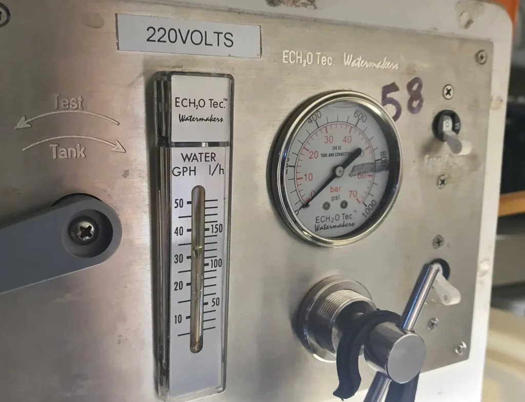 Yacht water tank monitor